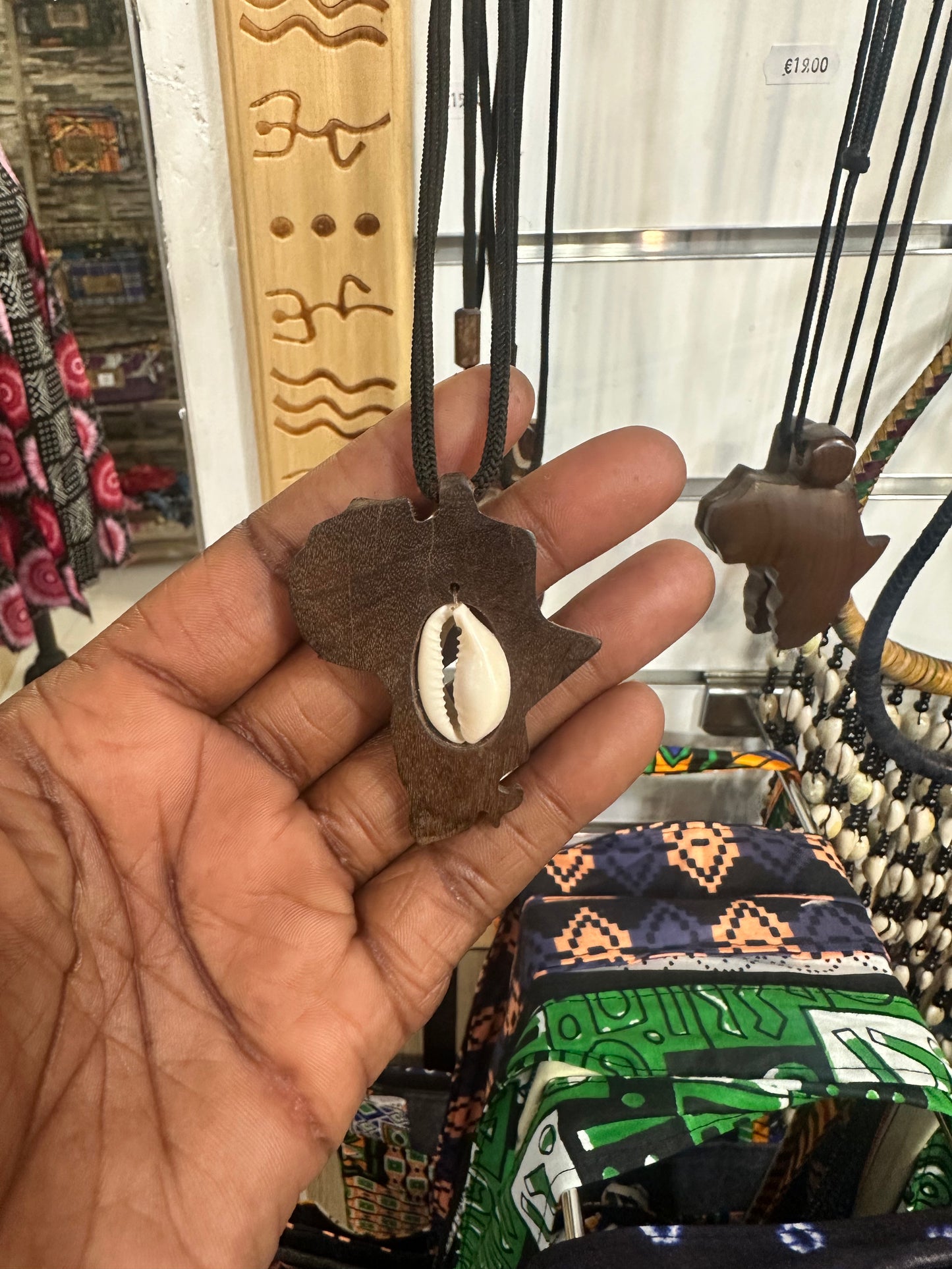 Colgante áfrica madera