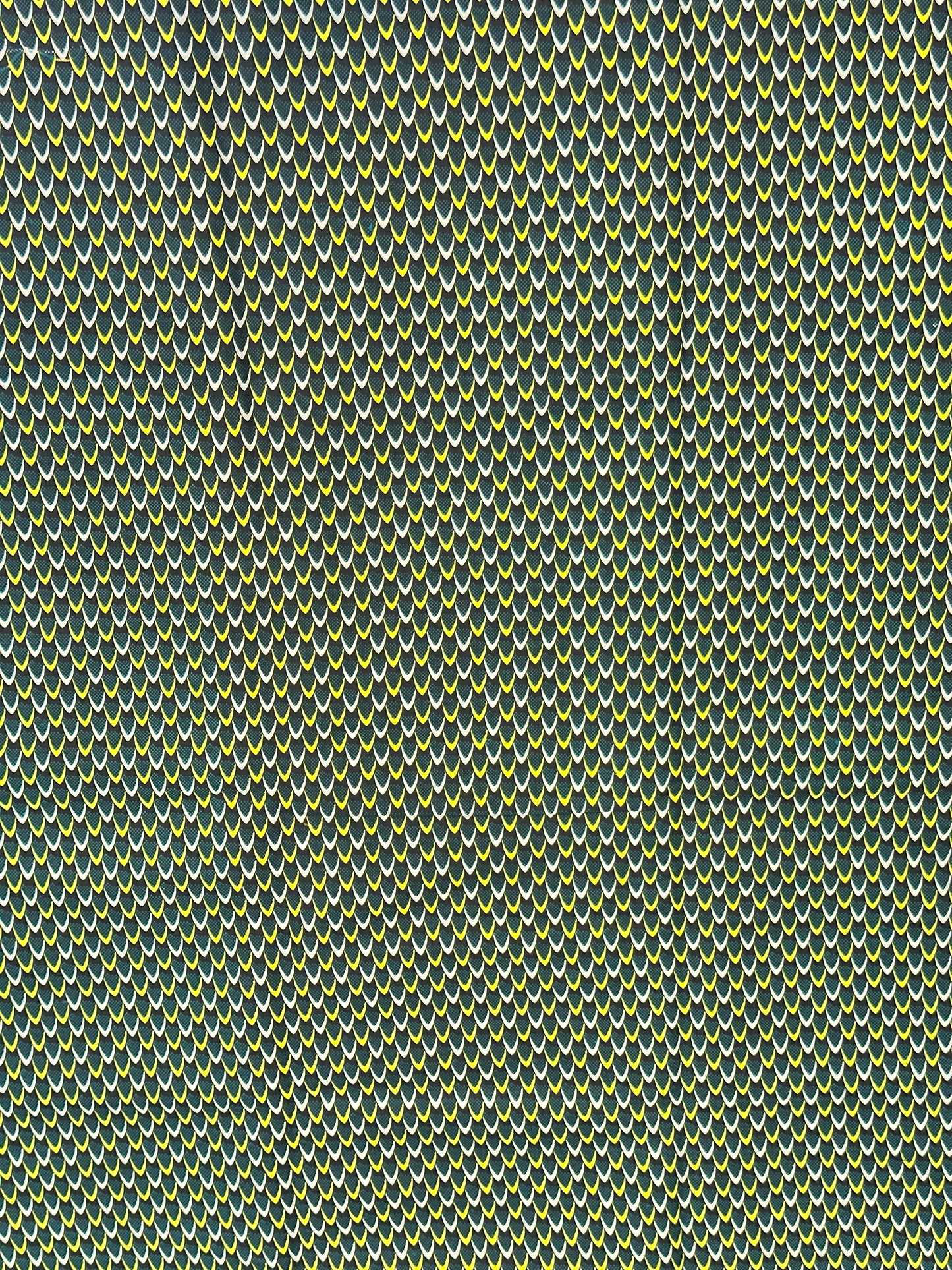 Motivo escamas color verde, amarillo y blanco 