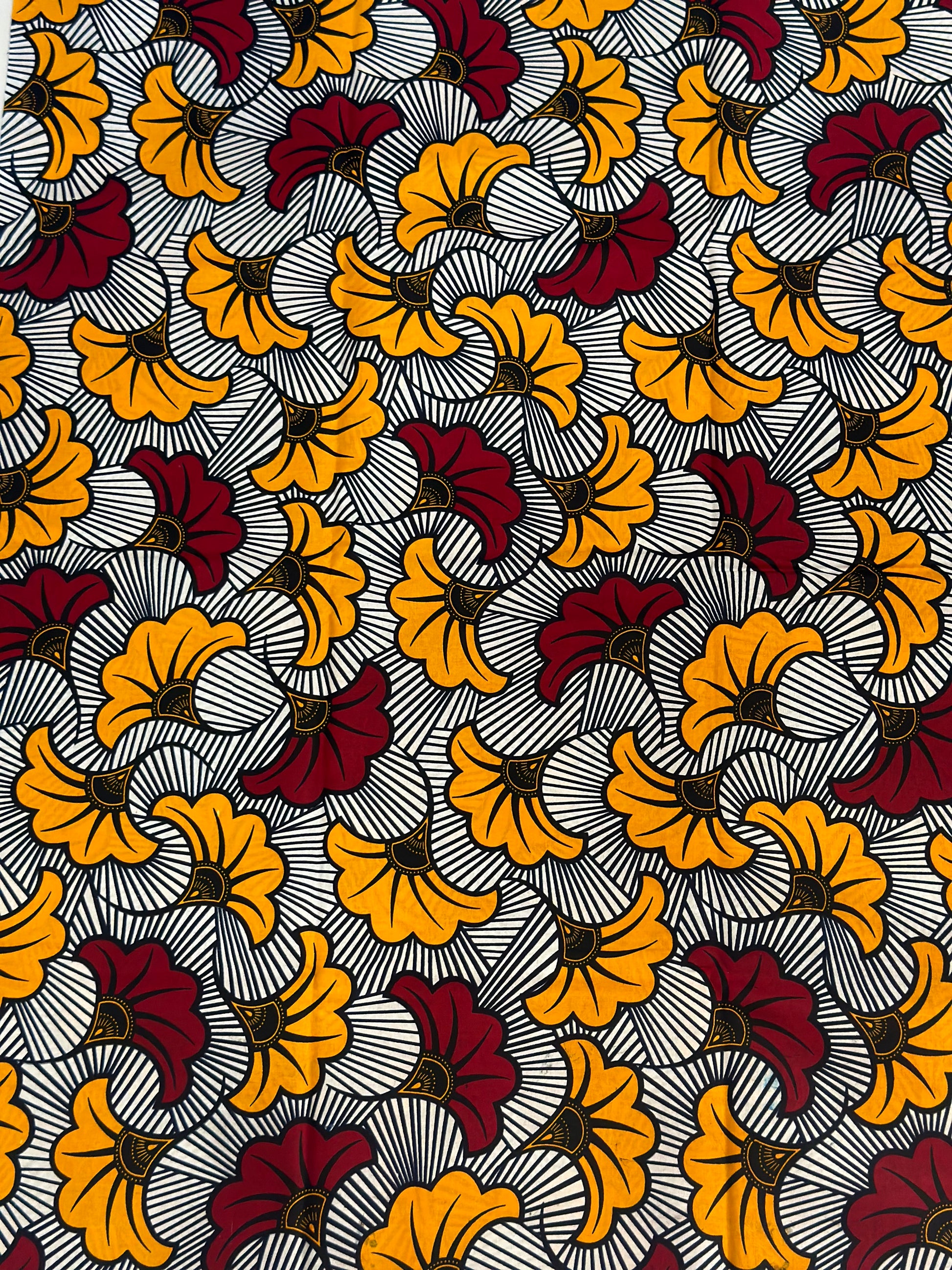 Fondo blanco flor naranja y rojo